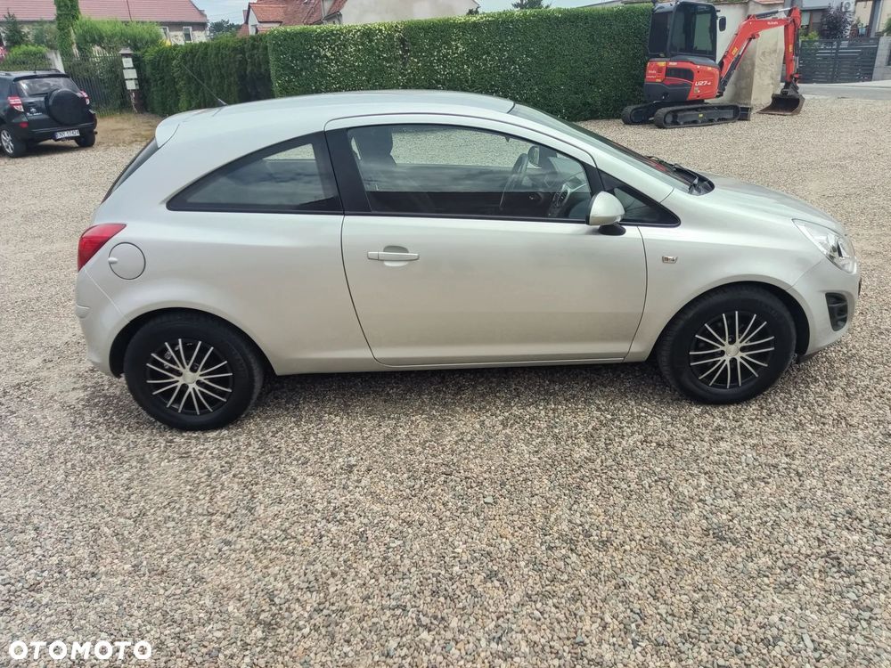 Opel Corsa 1.2 16V Essentia - 5