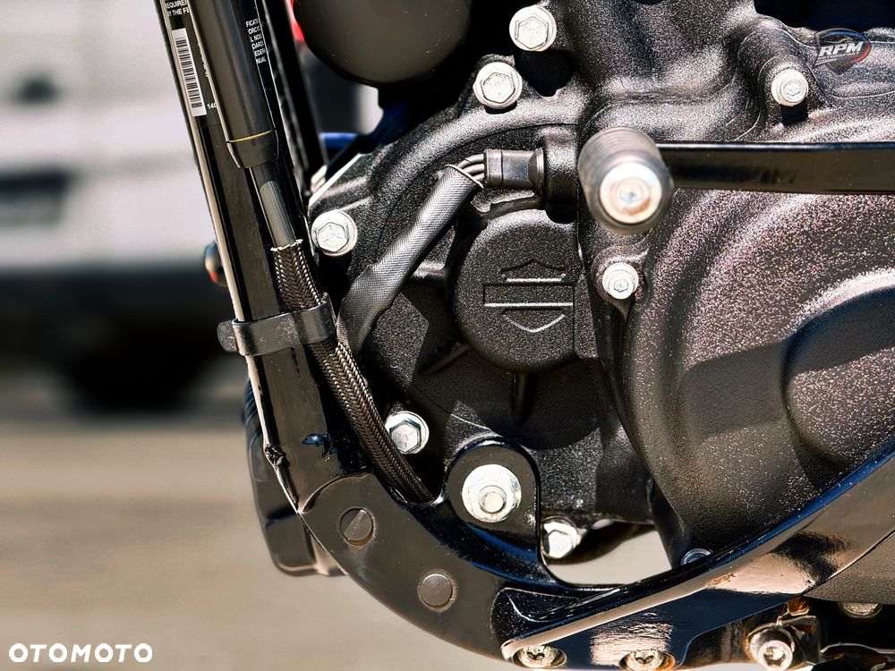 Harley-Davidson Softail Street Bob - 36