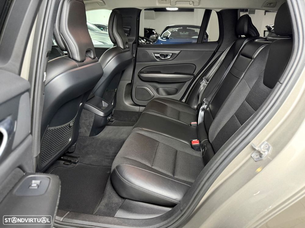 Volvo V60 2.0 D3 Momentum Core Geartronic - 21