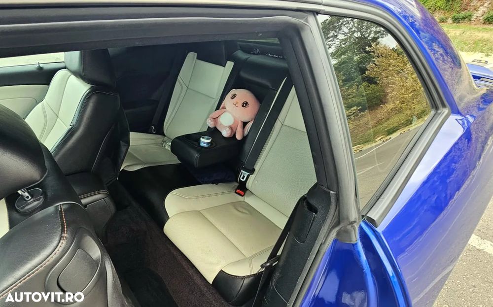 Dodge Challenger - 12