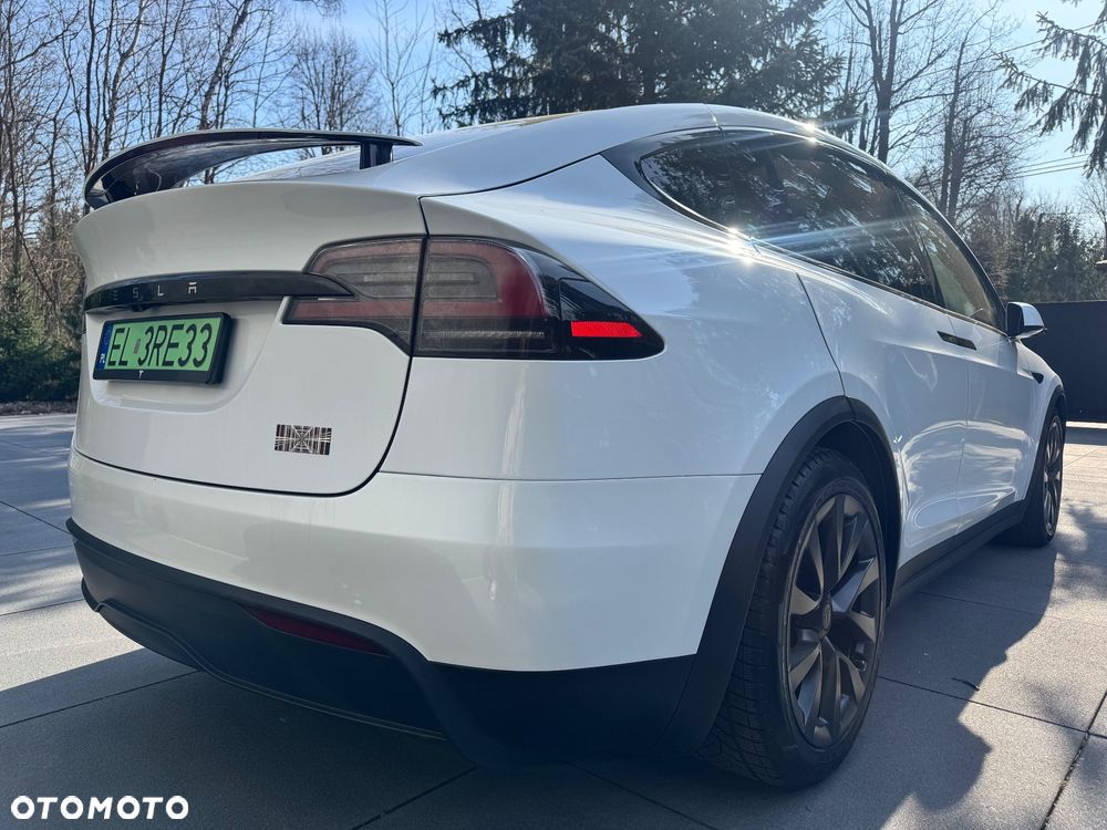 Tesla Model X - 8