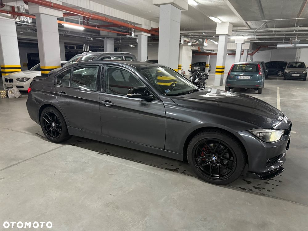 BMW Seria 3 318d DPF Edition Sport - 10