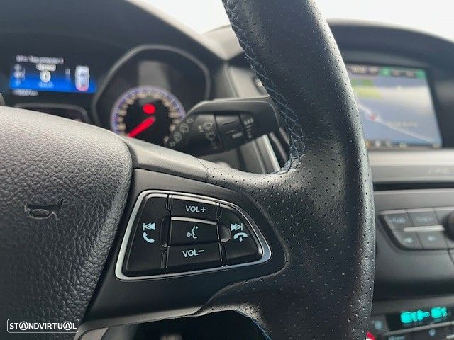 Ford Focus 2.3 EcoBoost S&S 4WD RS Blue & Black - 18