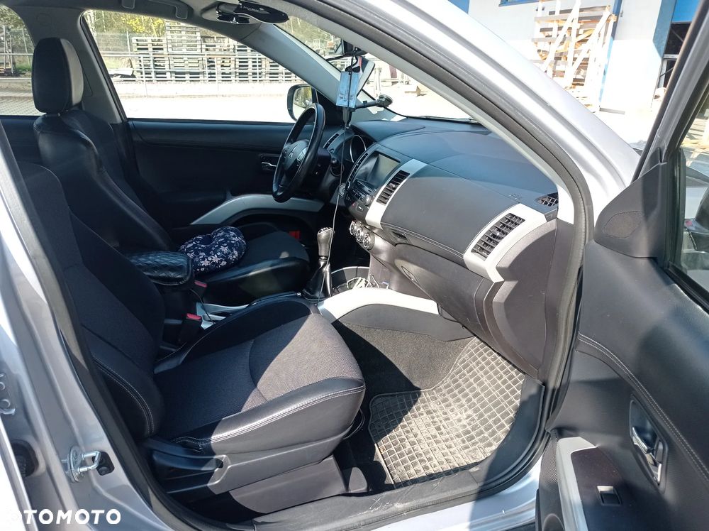 Mitsubishi Outlander 2.0 Intense NAVI 2WD EU5 - 22