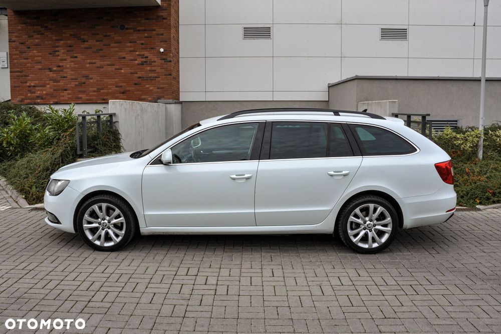 Skoda Superb 2015 photo 2