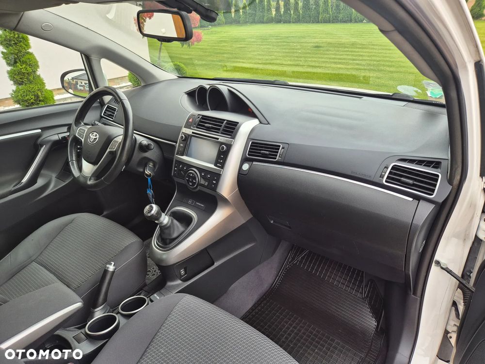 Toyota Verso 1.6 D-4D Premium - 23