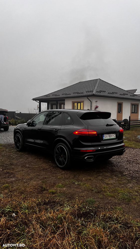 Porsche Cayenne 3.0 L - 7
