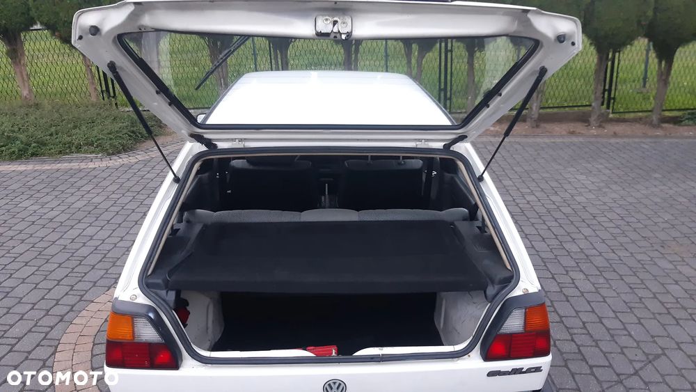 Volkswagen Golf - 33