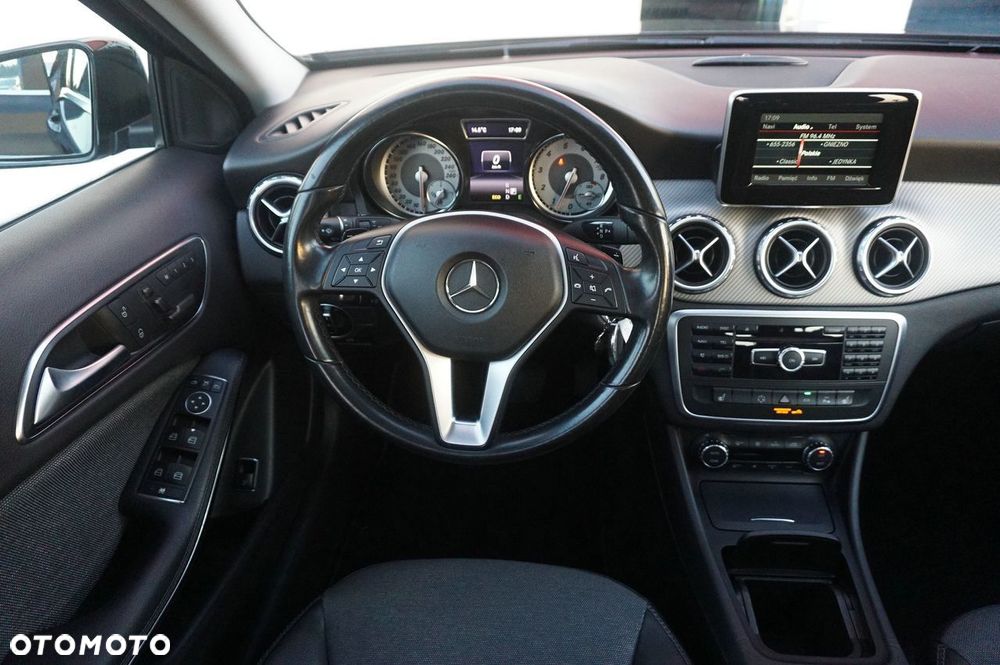 Mercedes-Benz GLA 200 7G-DCT Urban - 13