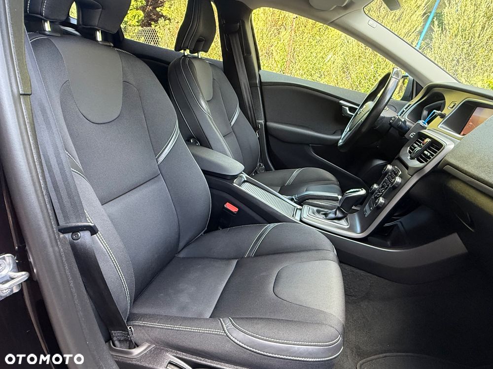 Volvo V40 D2 Geartronic Momentum - 29