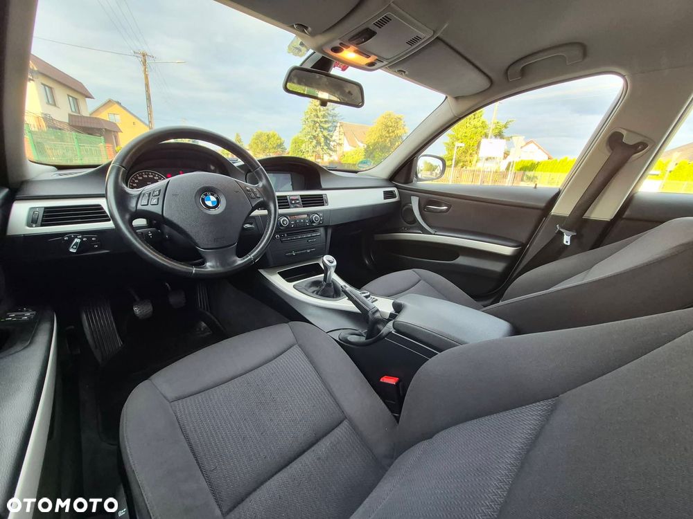 BMW Seria 3 318d - 14
