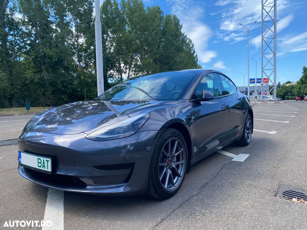 Tesla Model 3 - 1