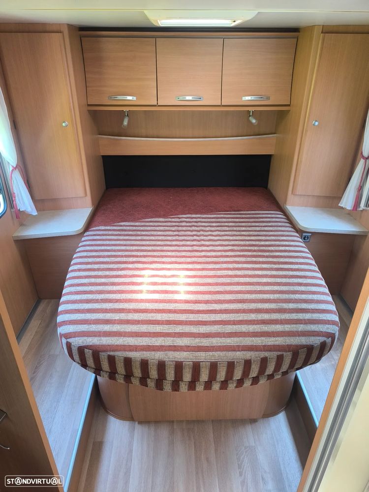 Challenger Genesis Cama central - 12