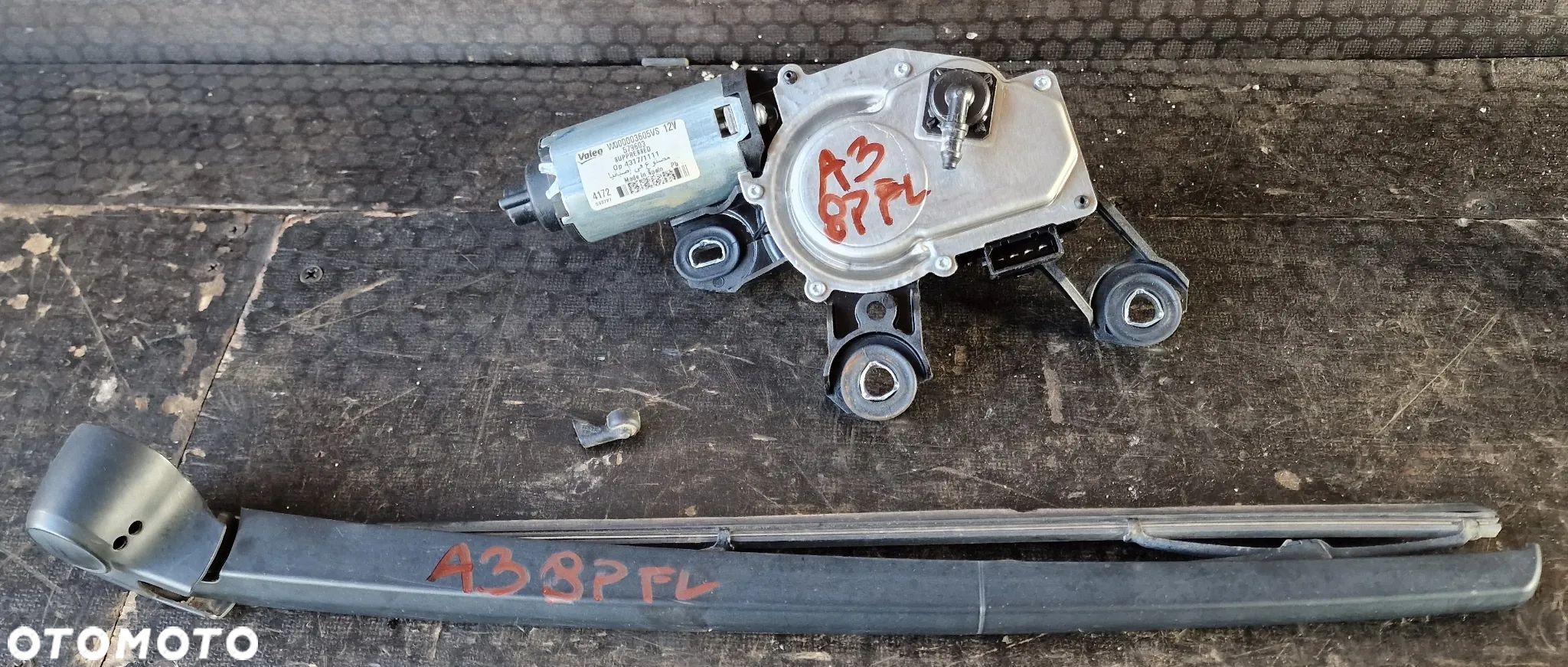 SILNICZEK WYCIERACZKI TYŁ + RAMIĘ WYCIERACZKI  AUDI A3 8P LIFT - 1