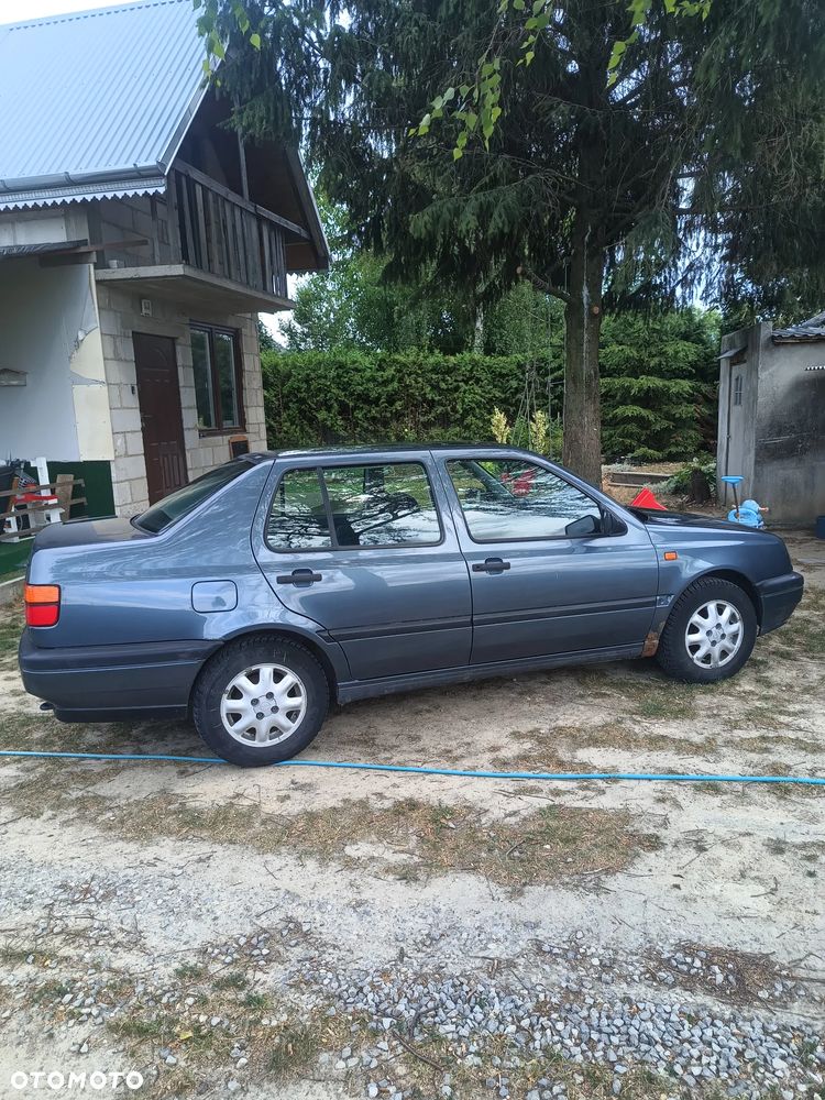 Volkswagen Vento 1.8 GL - 4