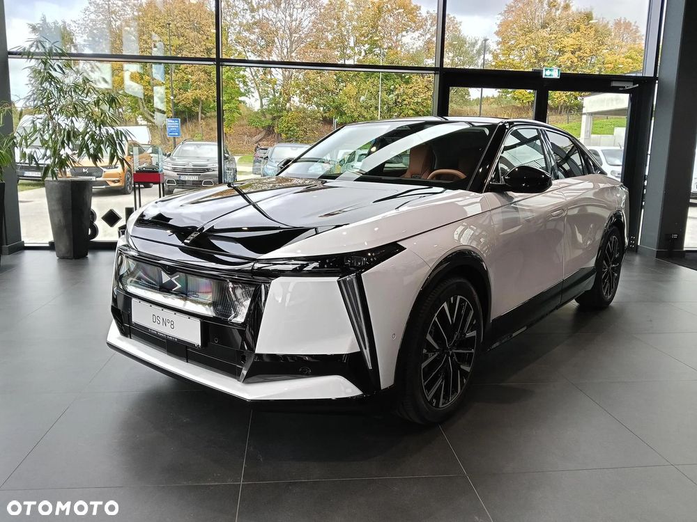 DS Automobiles N°8 2025