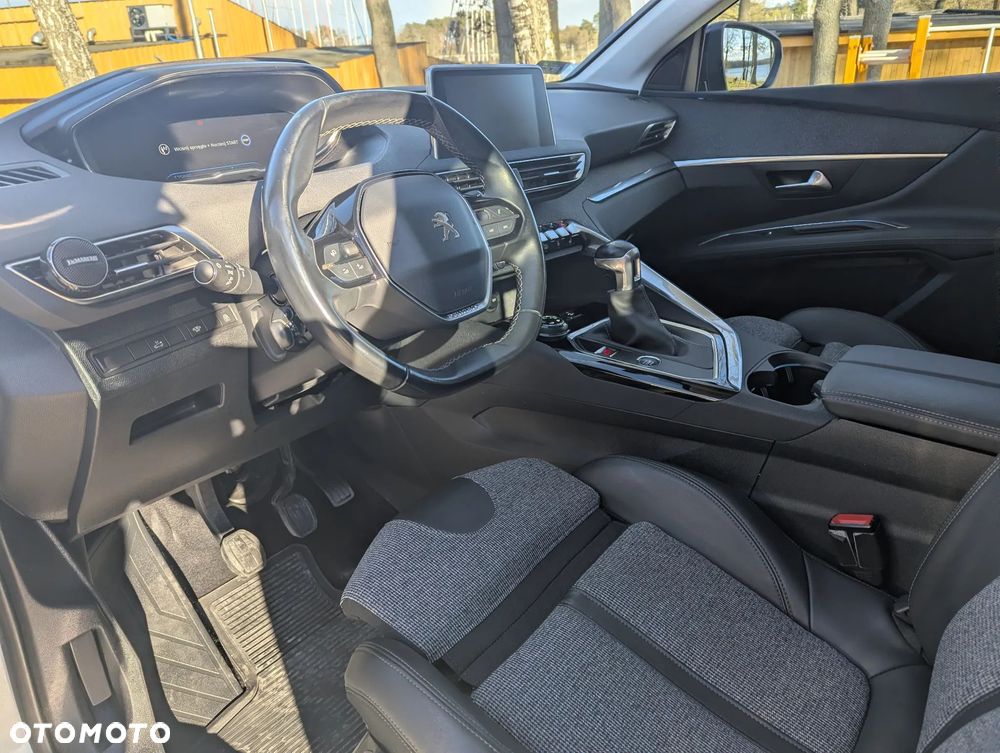 Peugeot 3008 1.2 PureTech Allure S&S - 6