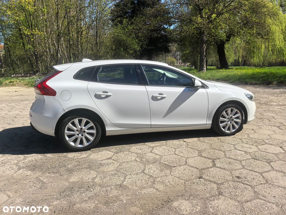 Volvo V40 D2 - 9
