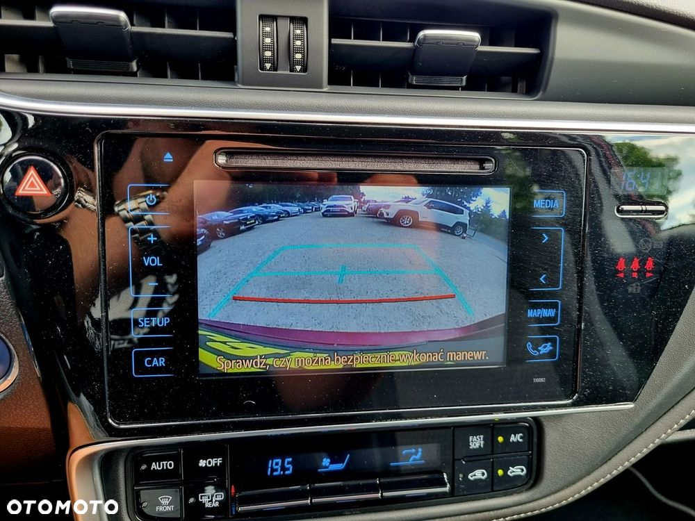 Toyota Auris Hybrid 135 Prestige - 19