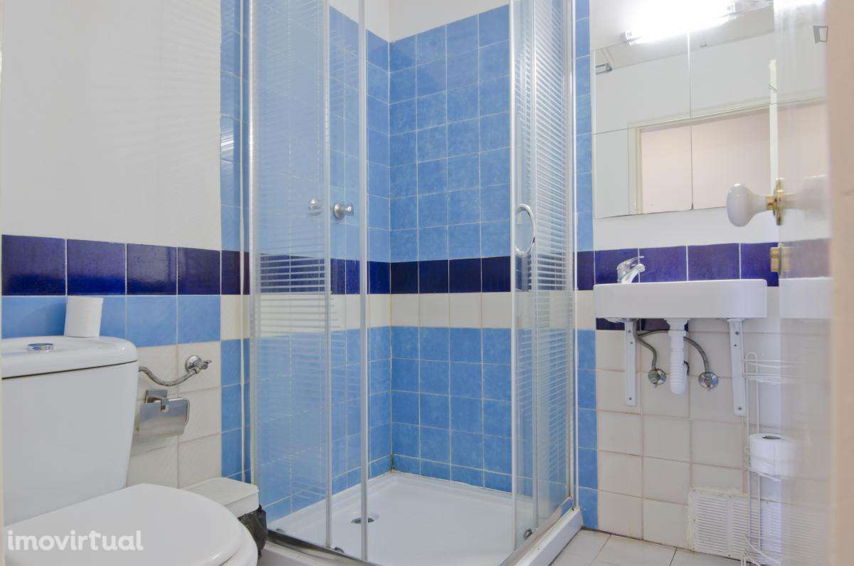 Quarto - localizado em Intendente Lisbon - Grande imagem: 3/19