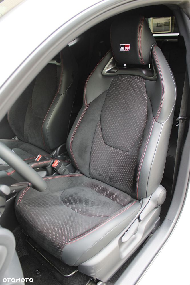 Toyota Yaris GR - 12