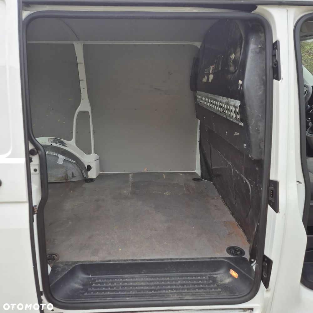 Volkswagen Transporter - 11