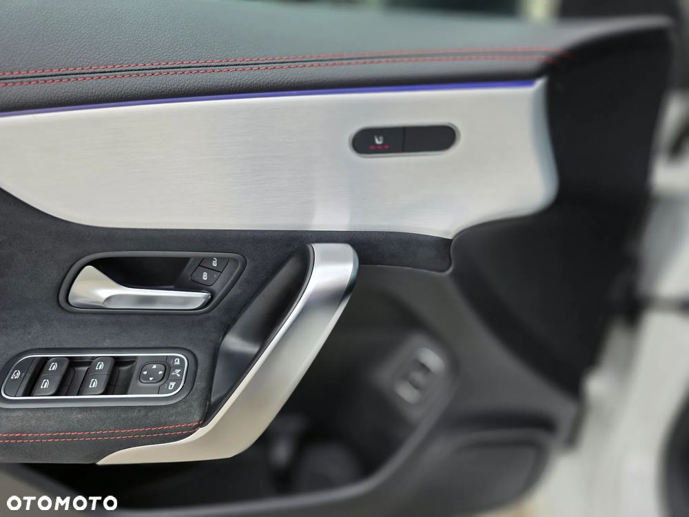 Mercedes-Benz CLA 250 e PHEV AMG Line 8G-DCT - 22