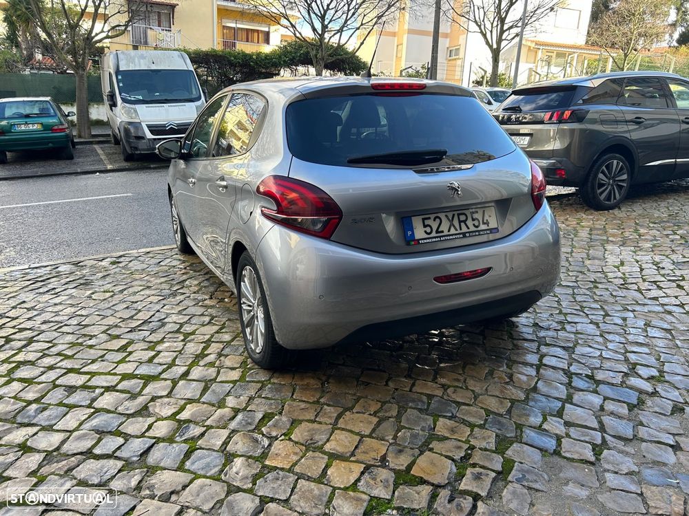 Peugeot 208 1.2 PureTech Signature - 8