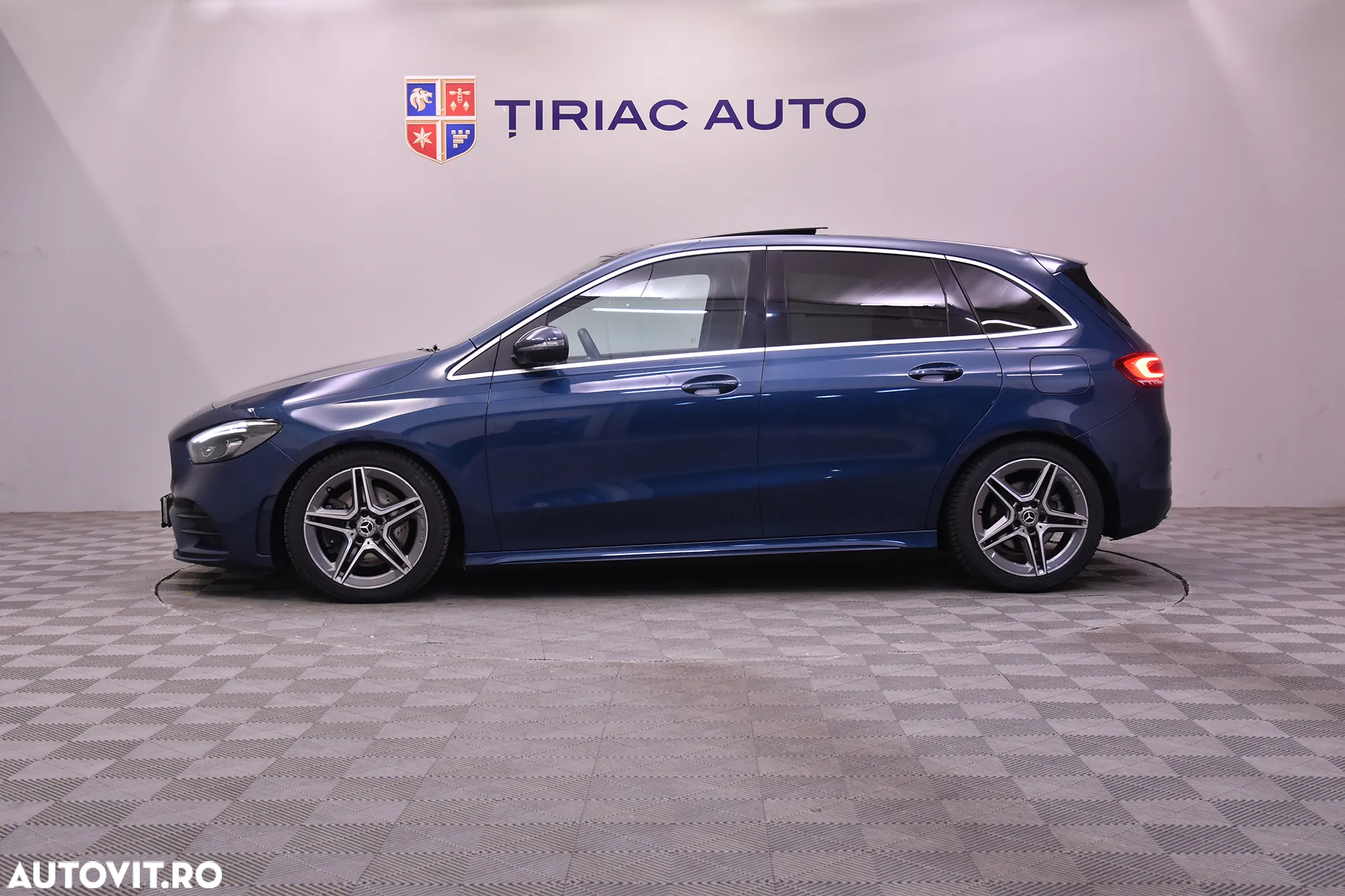 Mercedes-Benz B 220 4Matic 7G-DCT AMG Line - 2