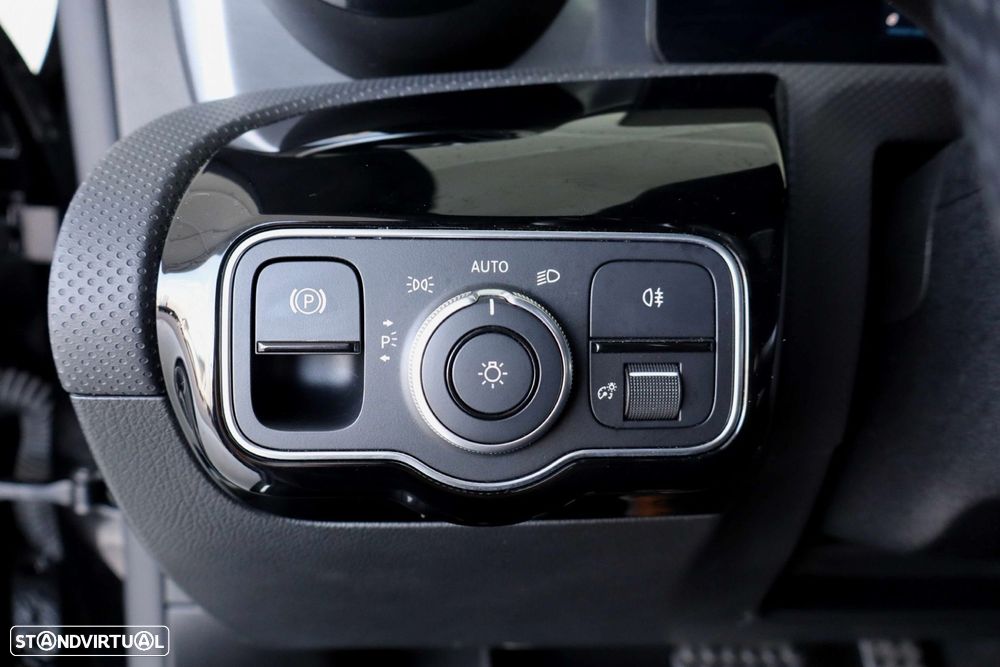 Mercedes-Benz CLA 250 e Shooting Brake AMG Line - 13