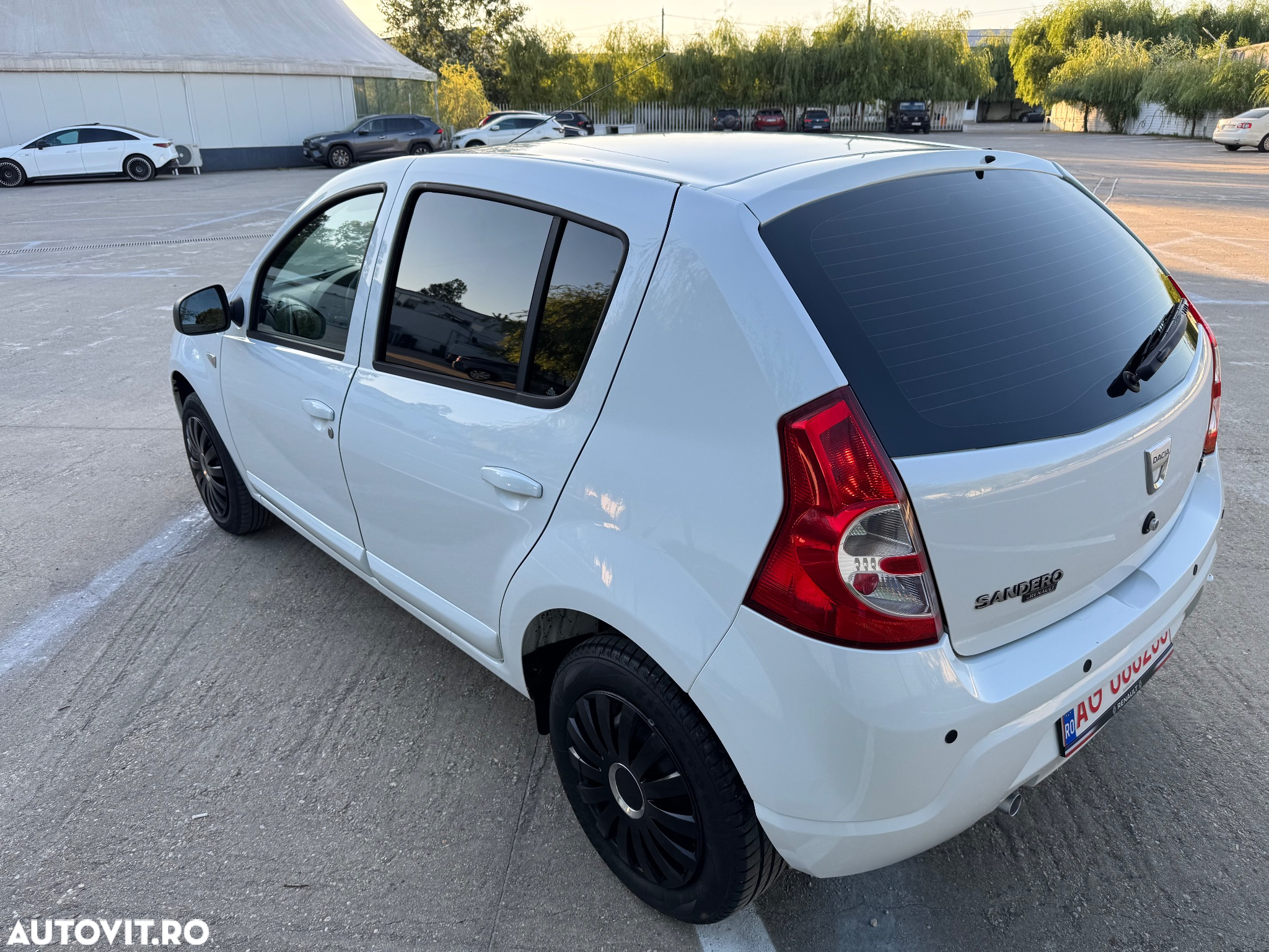 Dacia Sandero 1.2 16V 75 Celebration - 32