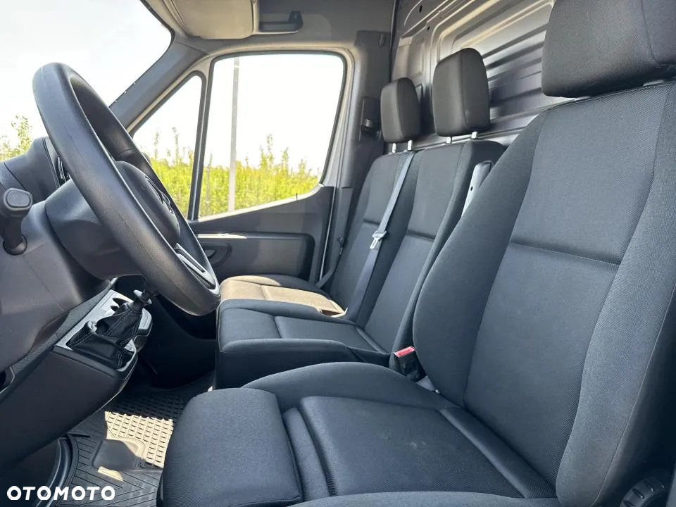 Mercedes-Benz Sprinter - 13