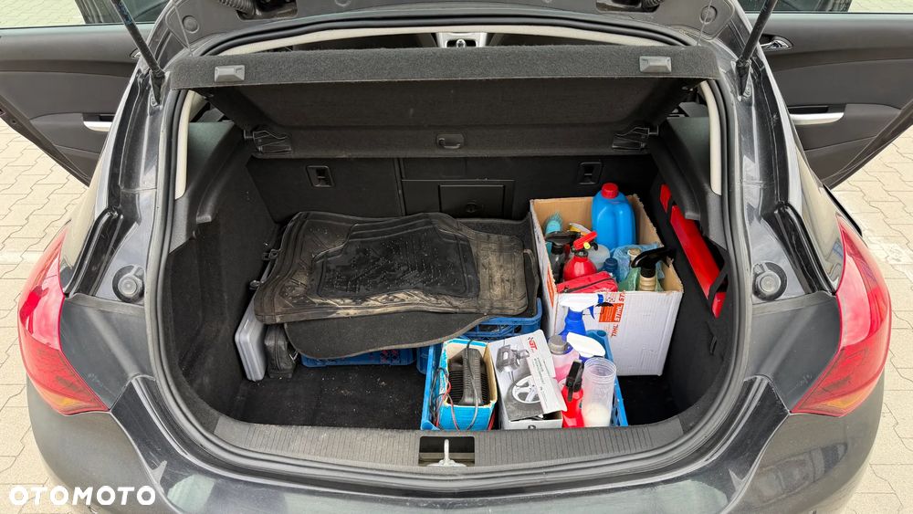 Opel Astra 1.6 Turbo - 13