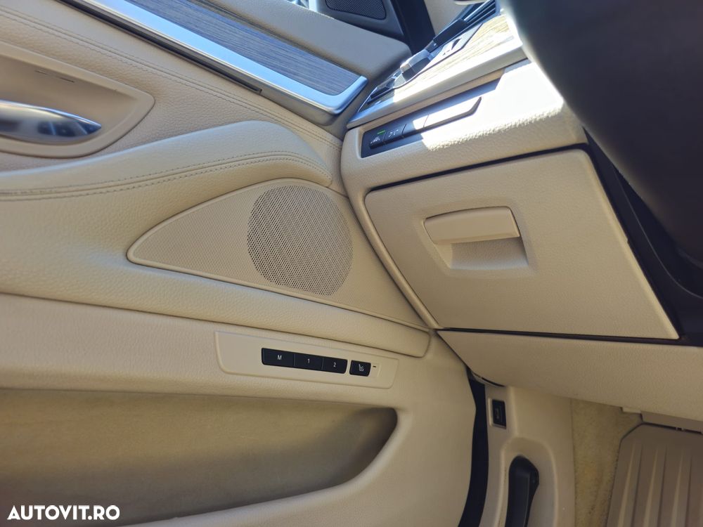 BMW Seria 5 525d Sport-Aut. Modern Line - 19