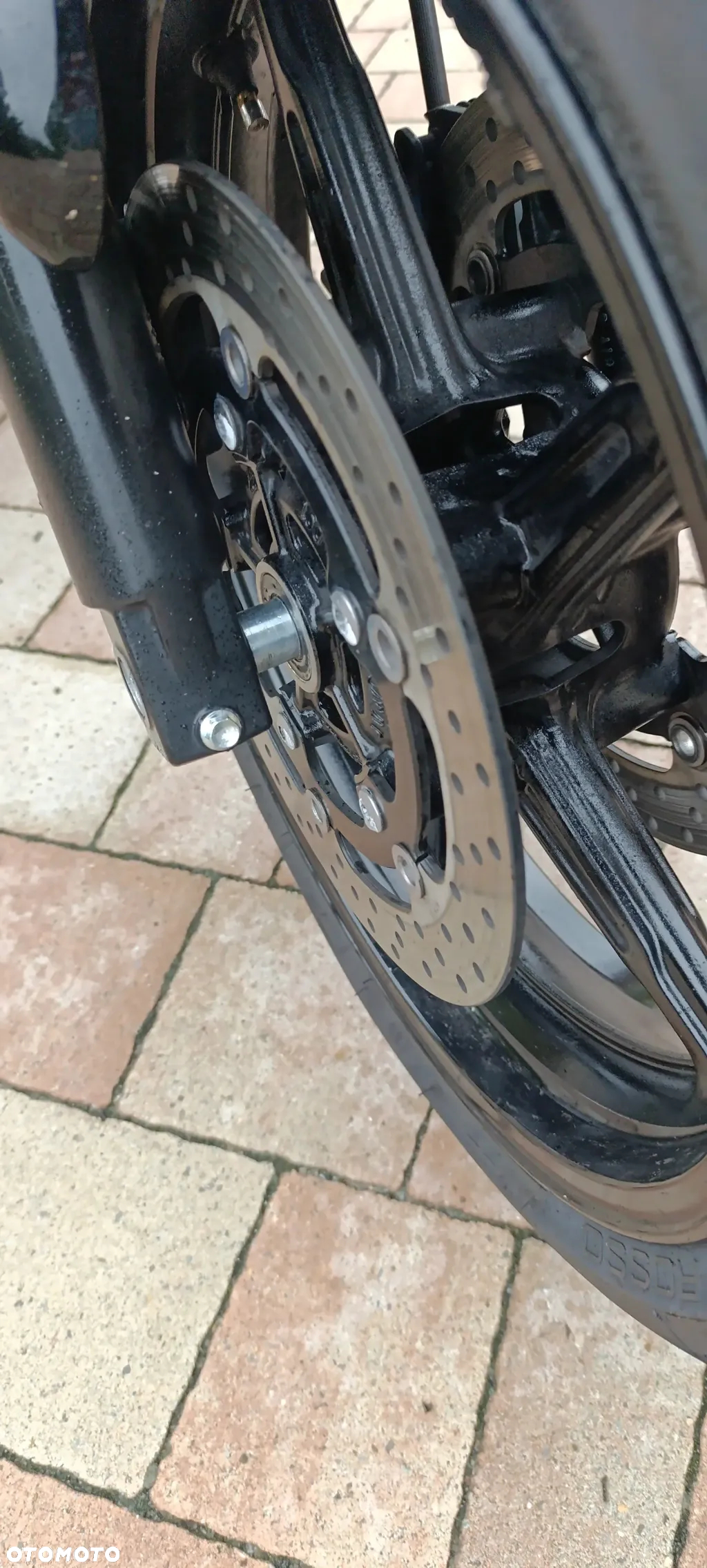 Suzuki GSR - 19