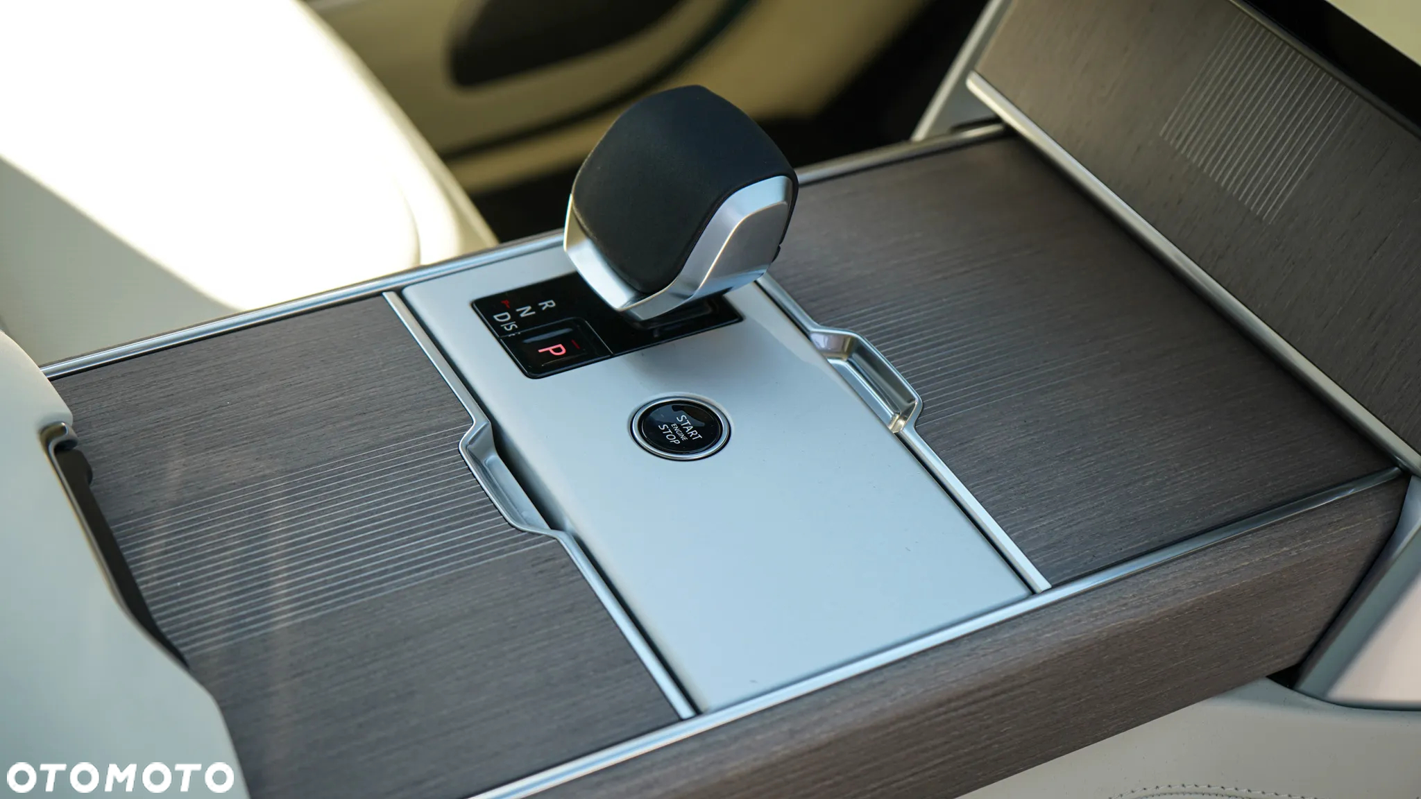Land Rover Range Rover P460e Hybrid Autobiography - 16