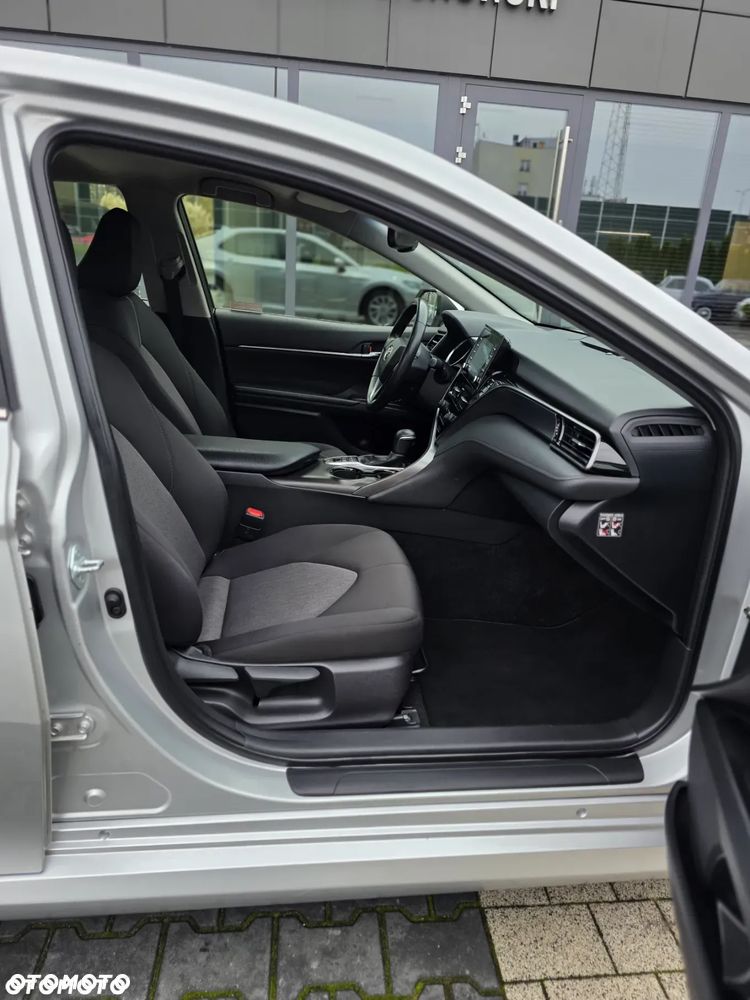 Toyota Camry 2.5 Hybrid Comfort CVT - 32