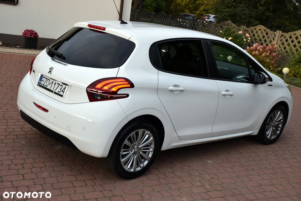 Peugeot 208 - 17