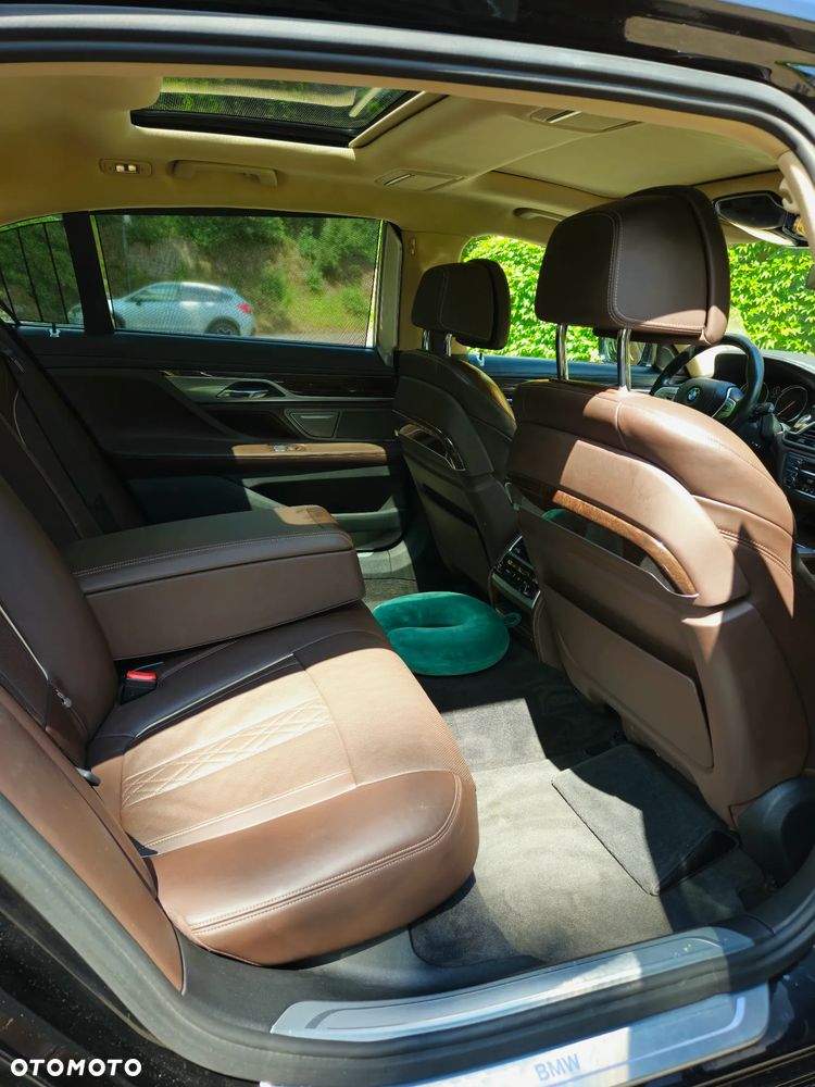 BMW Seria 7 750Li Edition Exclusive - 27