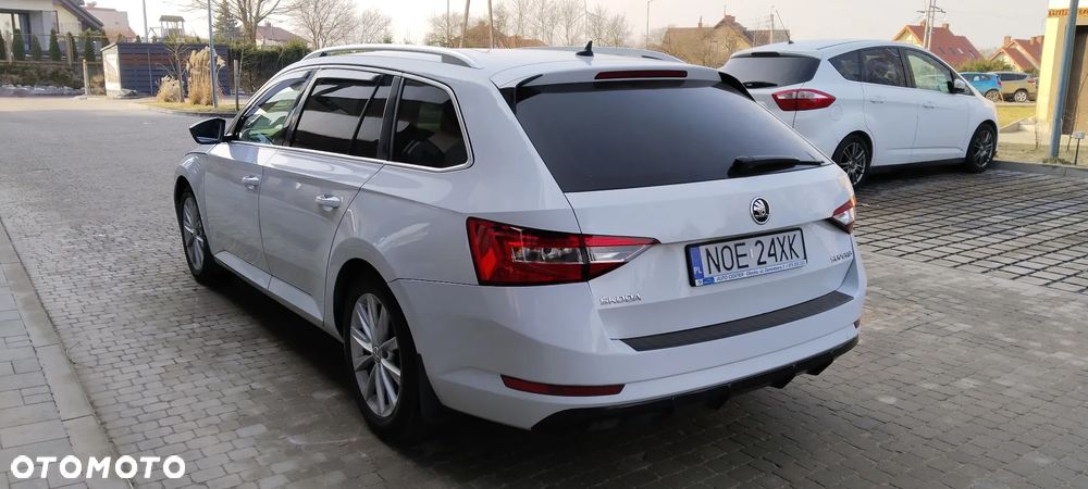 Skoda Superb 2.0 TDI DSG Sportline - 12
