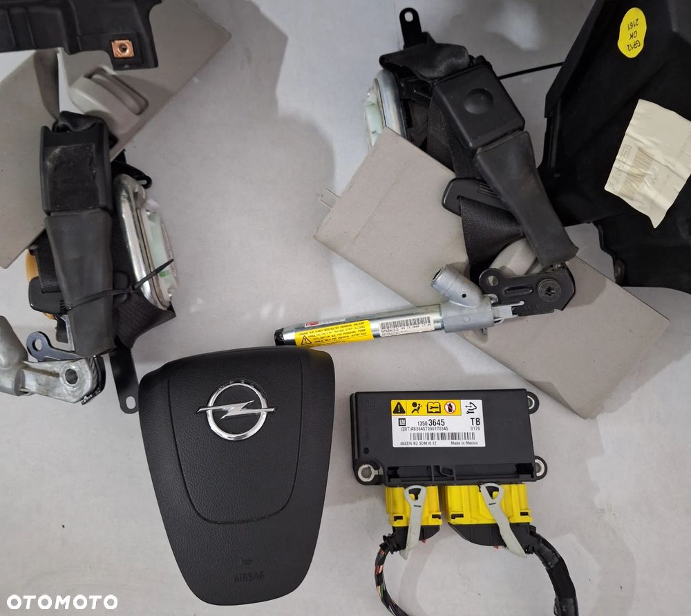 DESKA ,KONSOLA ,2xAIRBAG ,PASY,SENSOR  -OPEL INSIGNIA A /2010 R./ EUROPA - 2