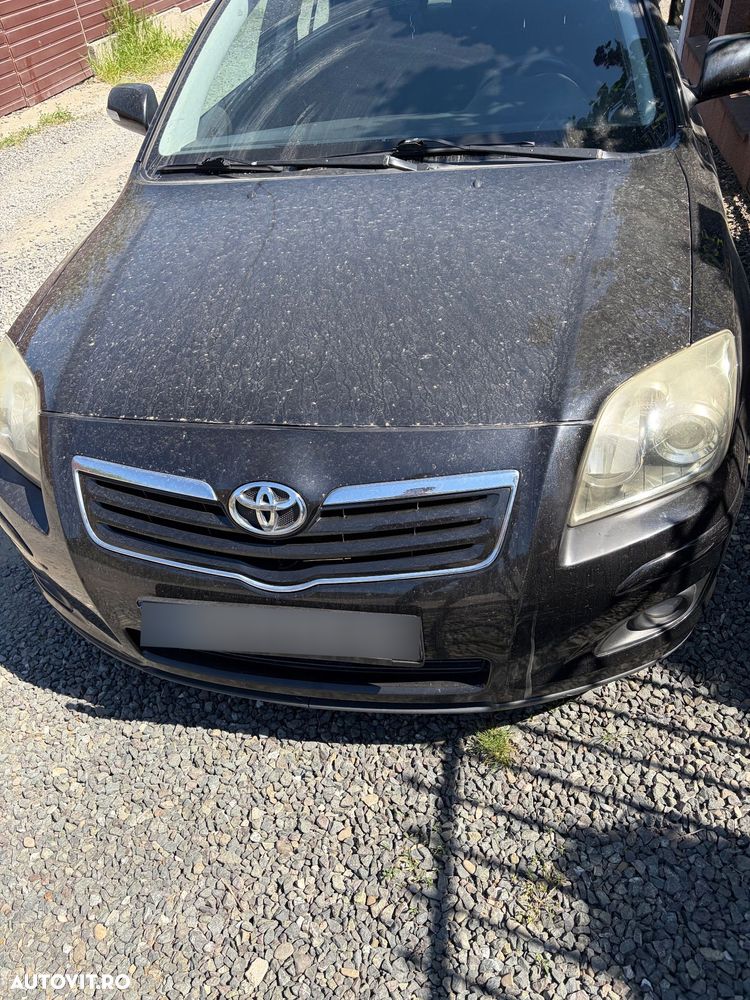 Toyota Avensis 1.6 Sedan Terra - 1