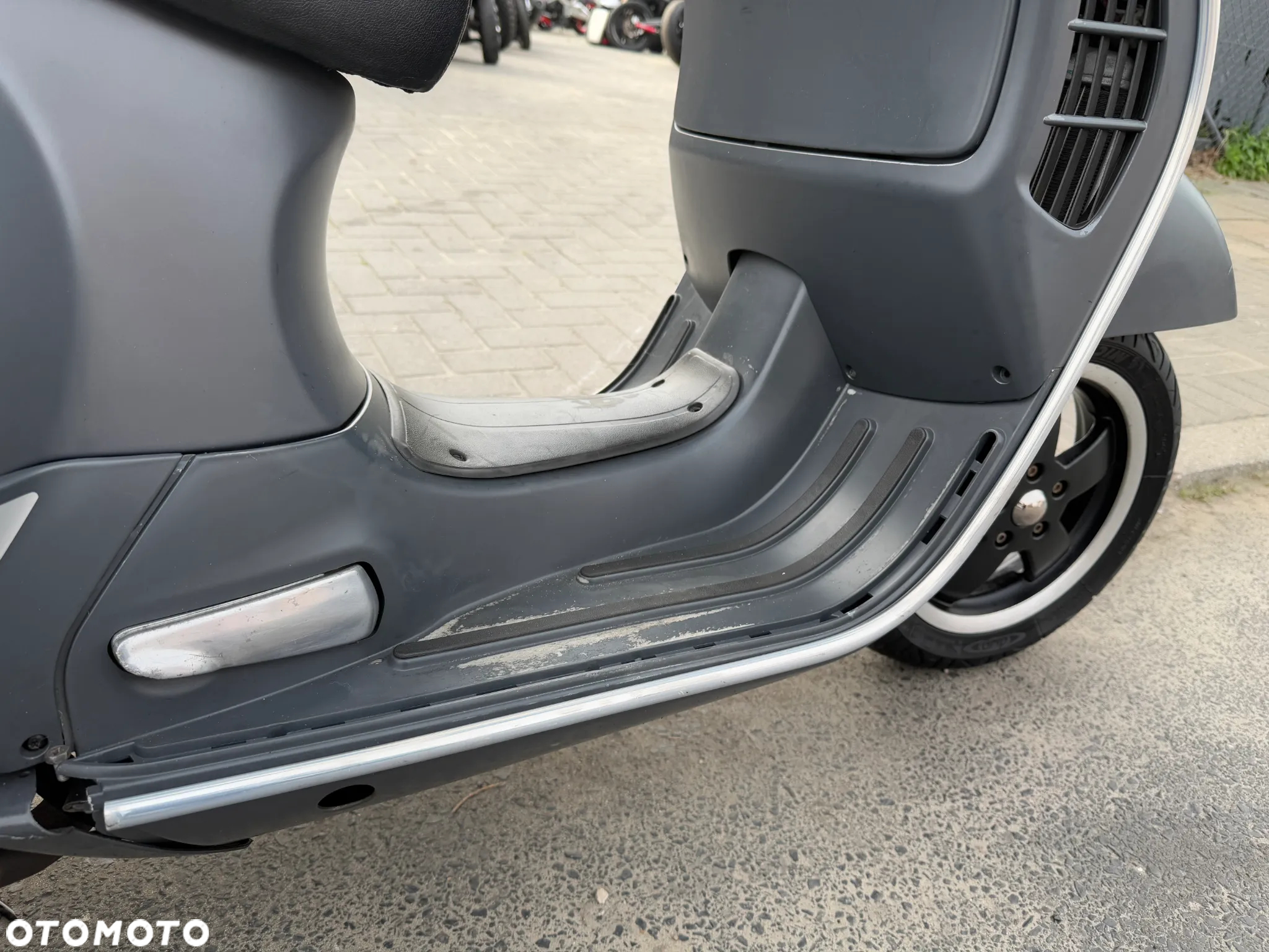 Piaggio Vespa - 18