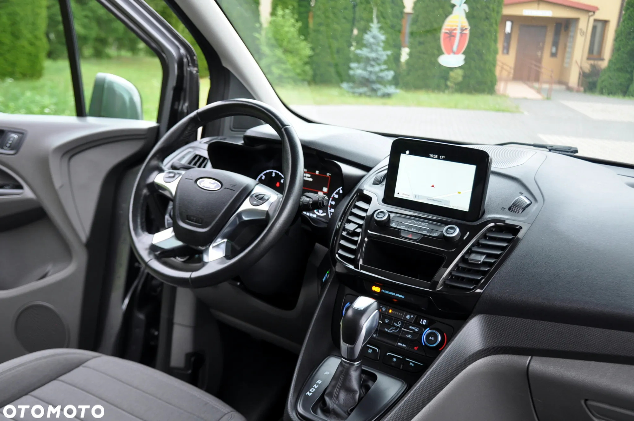 Ford Tourneo Connect 1.5 TDCi Start-Stop Titanium - 26