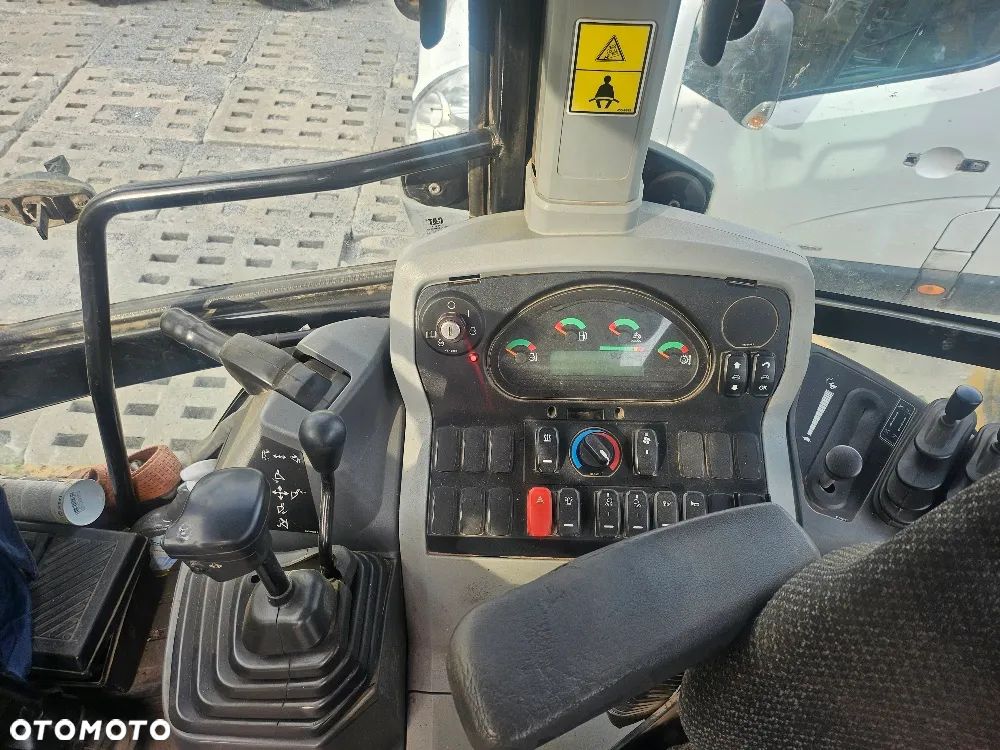 Caterpillar 428F2 - 6