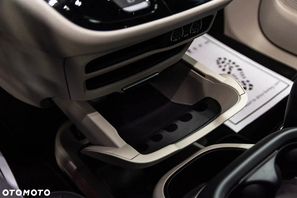 Chrysler Pacifica - 16