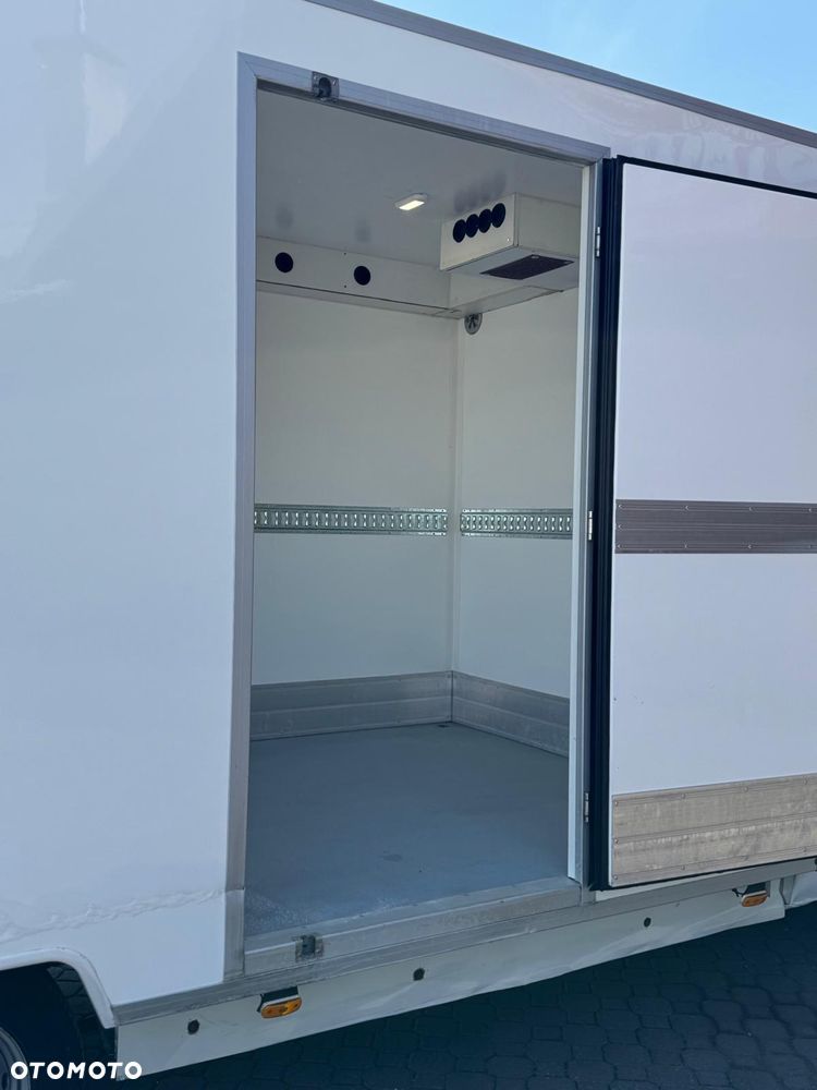 Renault MASTER KONTENER Niskopodwoziowy! Webasto!! Pod Food Truck!  * Auto Kupione w ASO Renault * Gwarancja  *  2,3 145Km * Bardzo oszczędny i dynamiczny silnik * 6-cio Stopniowa Skrzynia Biegów * System Extended Grip *  Lusterko Wide View *  Klimatyzacja * Tempomat * MP3 * Bluetooth * USB * - 11