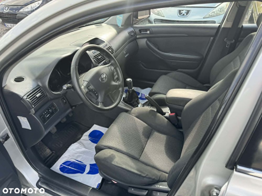 Toyota Avensis 1.8 VVT-i Sol Premium - 13