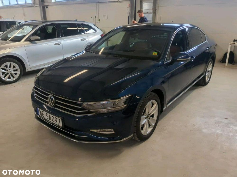 Volkswagen Passat - 1