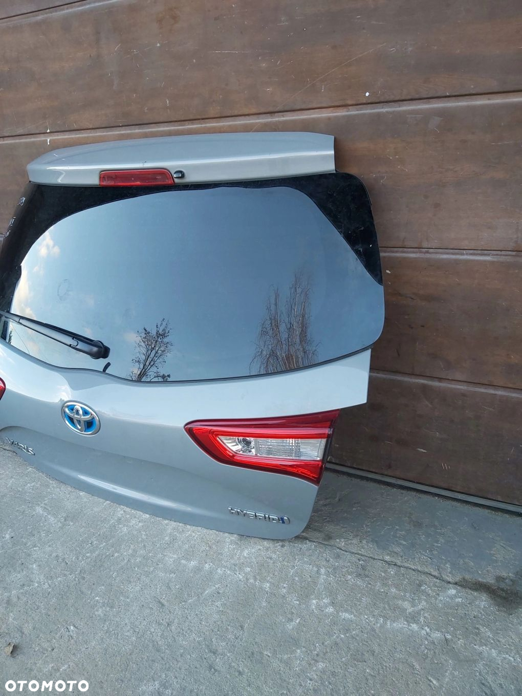 Toyota Yaris III Lift klapa tył bagażnika Hybryda lampa kamera - 3